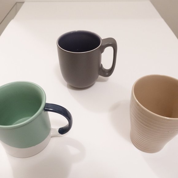 Set of 3 Starbucks mugs 2009, 2010, 2017 - Picture 9 of 10